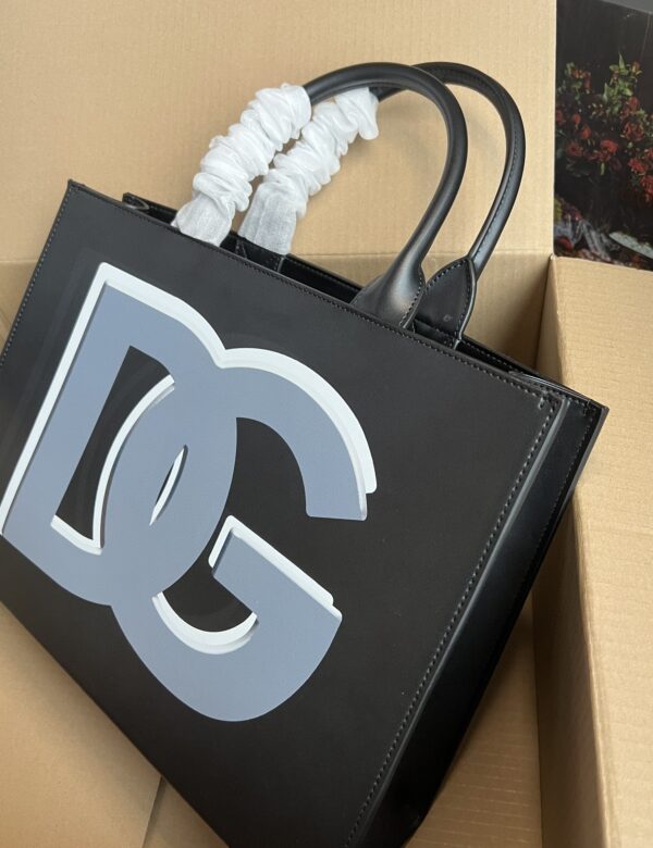 Dolce & Gabbana Small DG Daily Shopper With DG Logo Print Black For Women 14.6in/37cm DG BB7023AQ276HNSXI