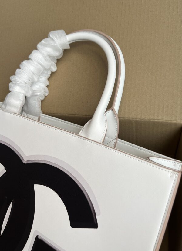 Dolce & Gabbana Small DG Daily Shopper With DG Logo Print White For Women 14.6in/37cm DG