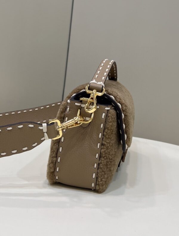 1:1 Replica Fendi Baguette Beige Sheepskin Bag For Woman 27cm/10.5in 8BR600AH96F1F7O