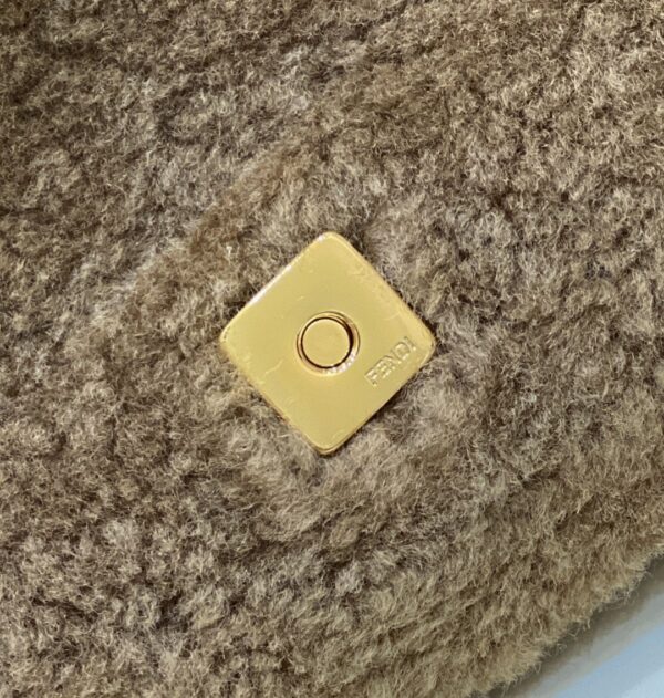 1:1 Replica Fendi Baguette Beige Sheepskin Bag For Woman 27cm/10.5in 8BR600AH96F1F7O