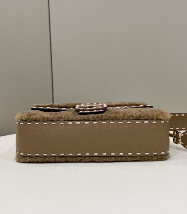 1:1 Replica Fendi Baguette Beige Sheepskin Bag For Woman 27cm/10.5in 8BR600AH96F1F7O