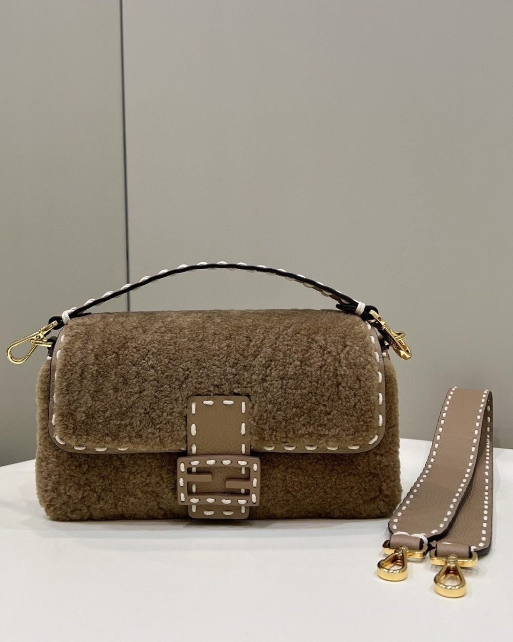 1:1 Replica Fendi Baguette Beige Sheepskin Bag For Woman 27cm/10.5in 8BR600AH96F1F7O