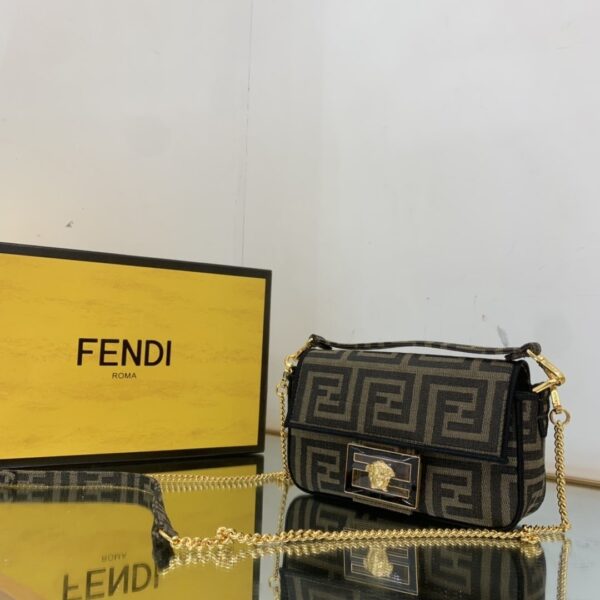 1:1 Replica Fendi Baguette Brown fabric Brown Small Bag For Woman 18.5cm/7in