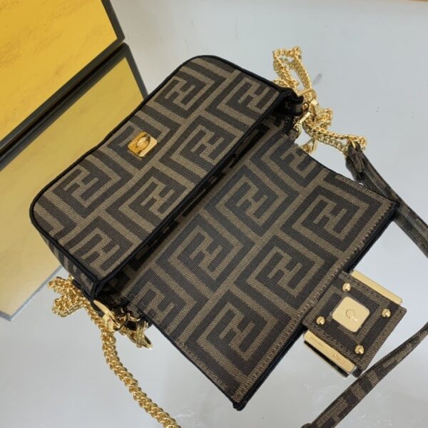 1:1 Replica Fendi Baguette Brown fabric Brown Small Bag For Woman 18.5cm/7in