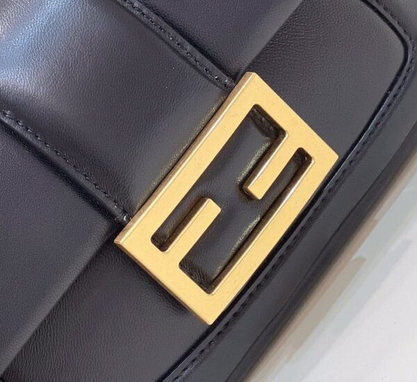 1:1 Replica Fendi Baguette Chain Black  Bag For Woman 19cm/7.5in