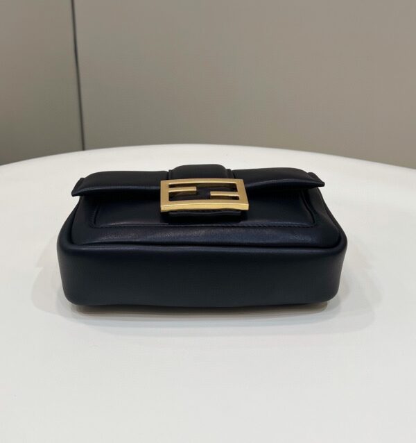 1:1 Replica Fendi Baguette Chain Black  Bag For Woman 19cm/7.5in