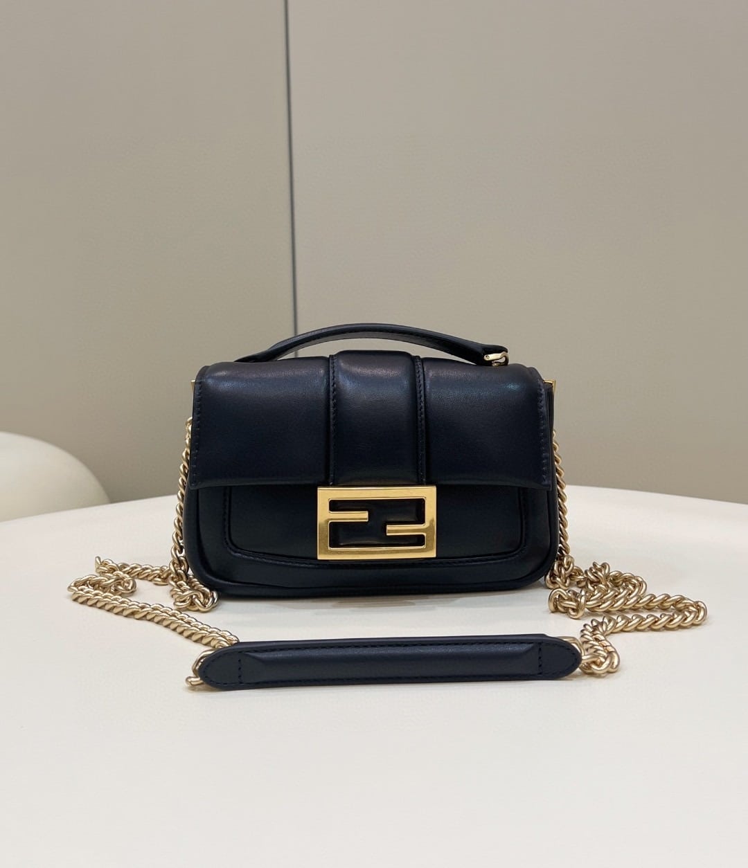 1:1 Replica Fendi Baguette Chain Black  Bag For Woman 19cm/7.5in
