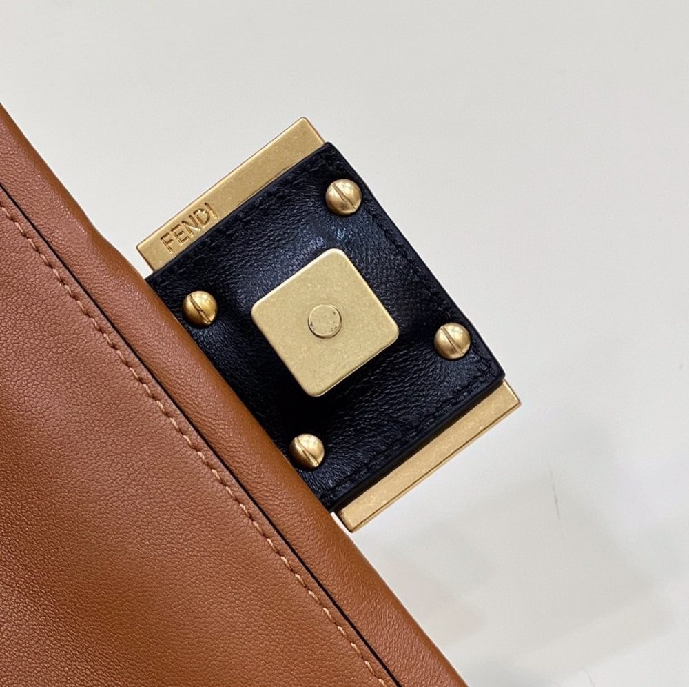 1:1 Replica Fendi Baguette Chain Brown and Black Bag For Woman 19cm/7.5in - Image 3