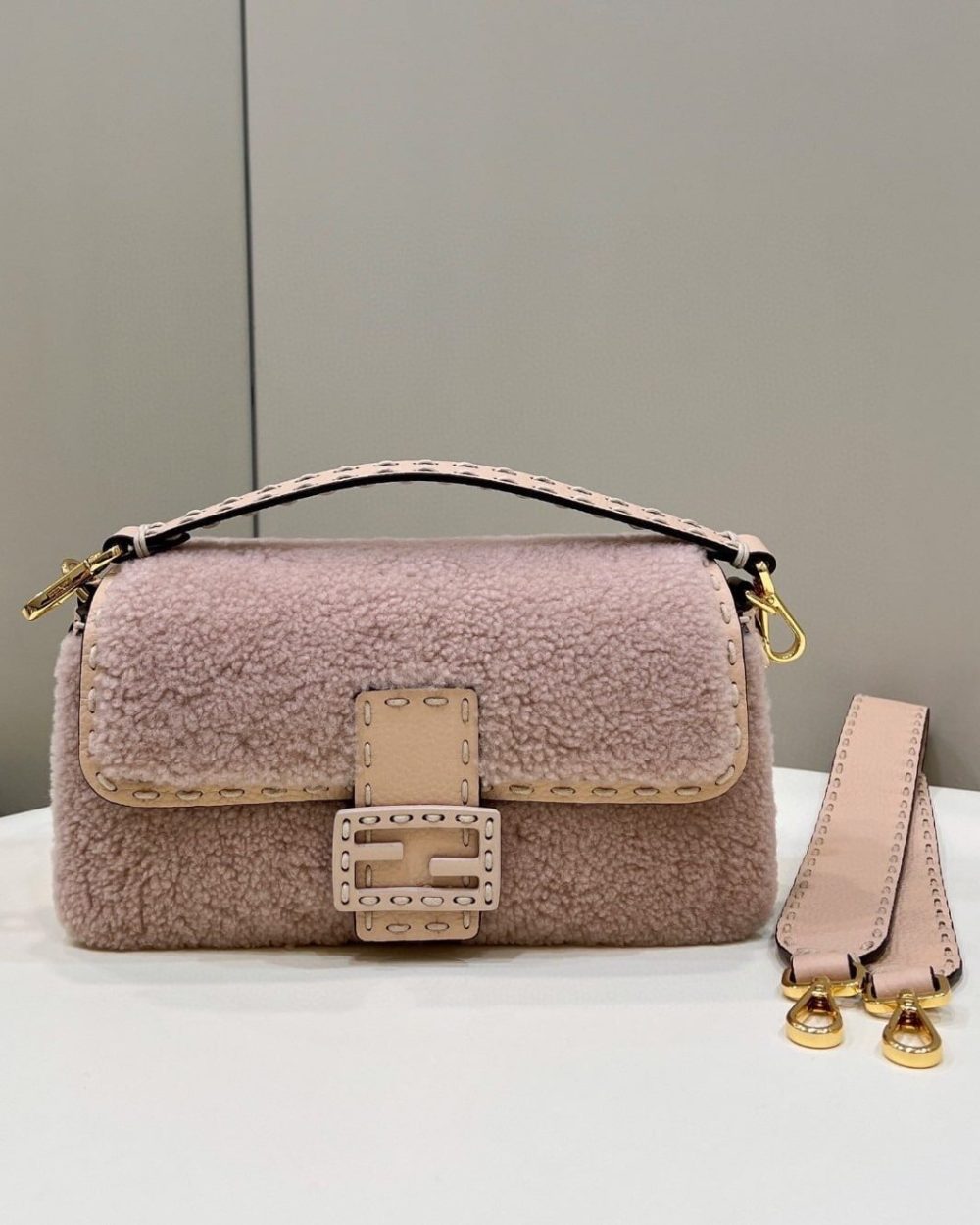 1:1 Replica Fendi Baguette Pink Sheepskin Bag For Woman 27cm/10.5in 8BR600AH96F1F7N
