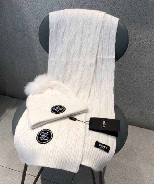 Fendi Beanie & Scarf Set In White 