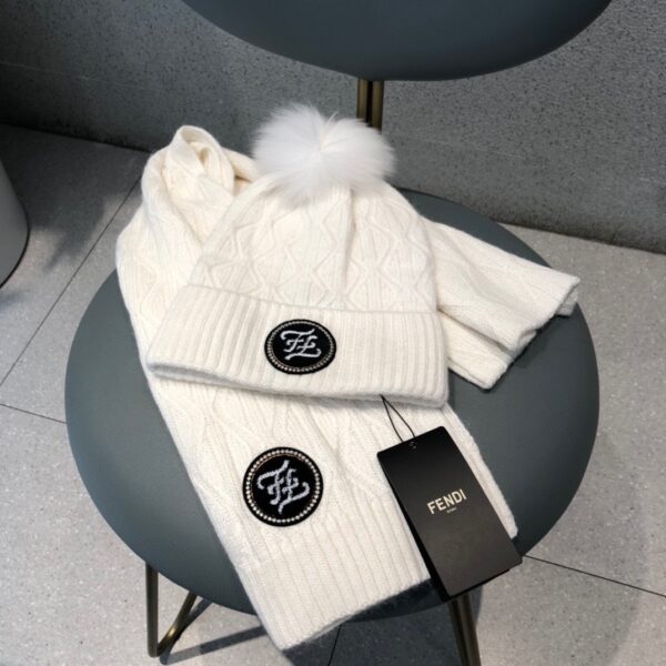 Fendi Beanie & Scarf Set In White