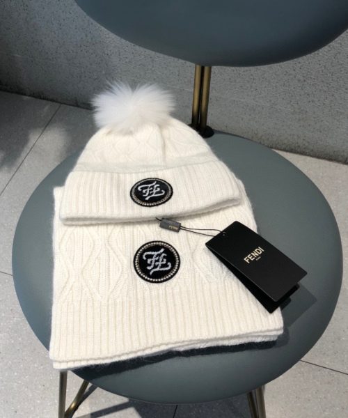 Fendi Beanie & Scarf Set In White 