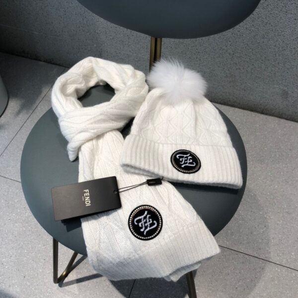 Fendi Beanie & Scarf Set In White