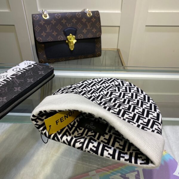 Fendi Beanie In Grey