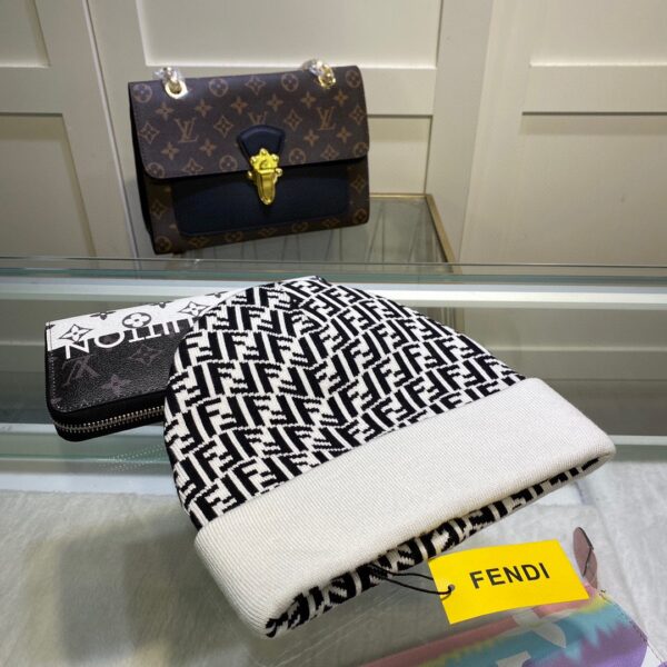 Fendi Beanie In Grey