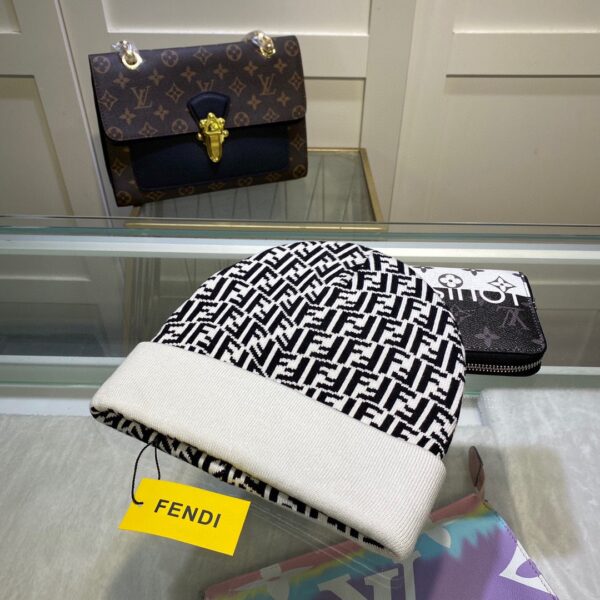 Fendi Beanie In Grey