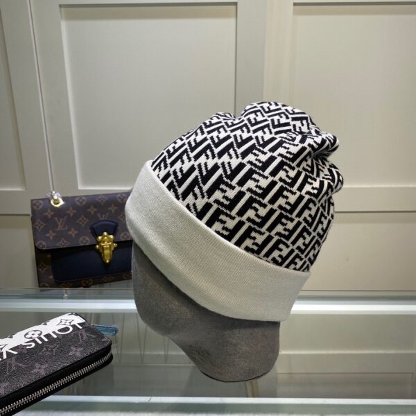 Fendi Beanie In Grey