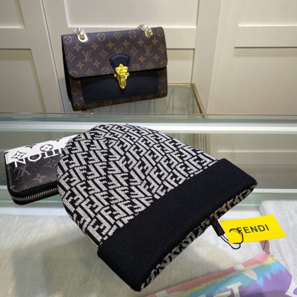 Fendi Beanie In Grey