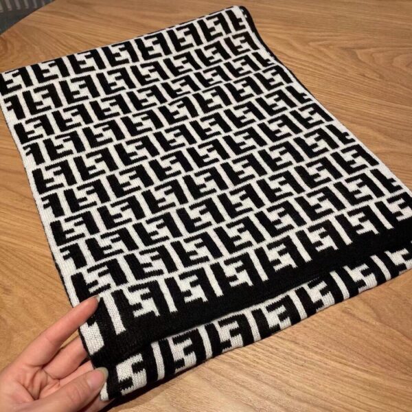 Fendi Black Wool And Silk Scarf 180cm/71in FXS424A3Q1F0QA1