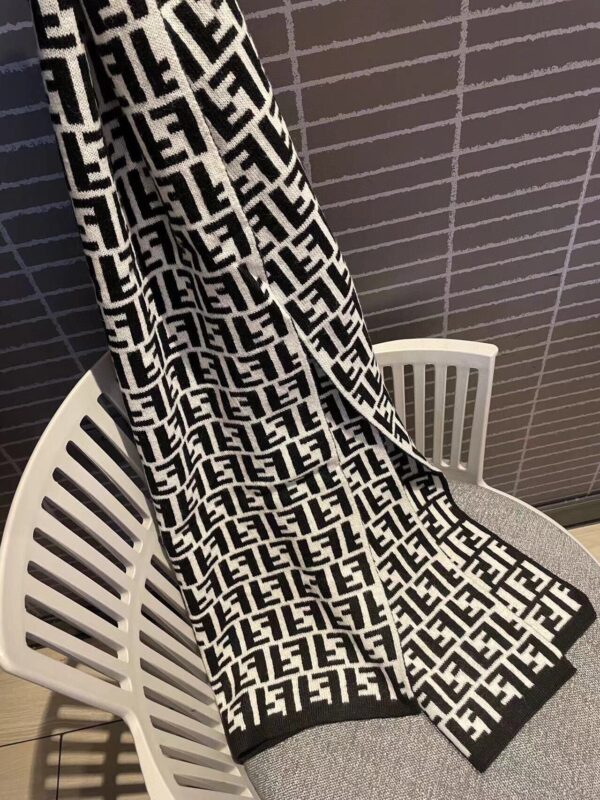 Fendi Black Wool And Silk Scarf 180cm/71in FXS424A3Q1F0QA1 