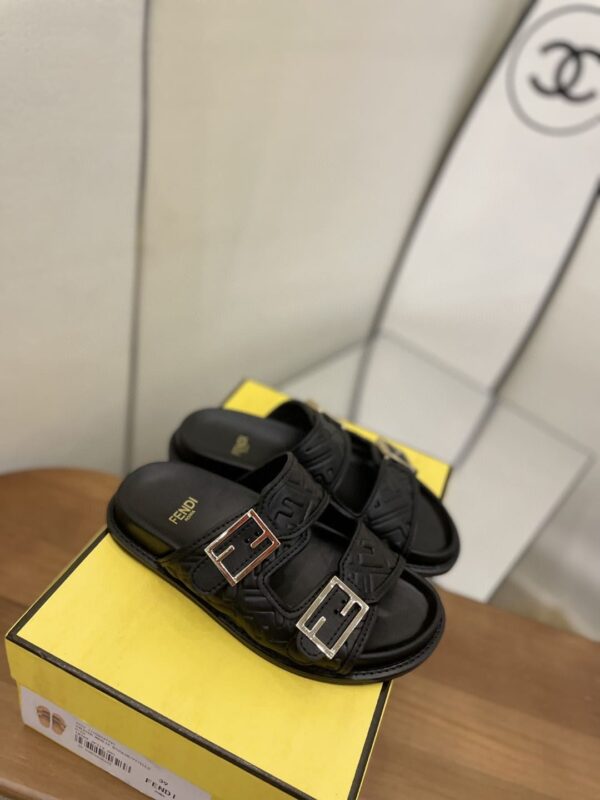 Fendi Feel Slides Black For Women