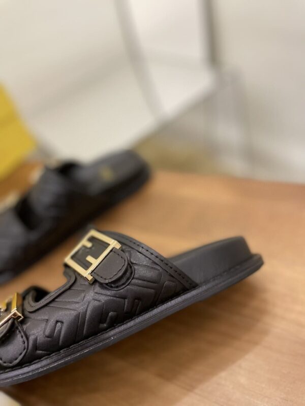 Fendi Feel Slides Black For Women