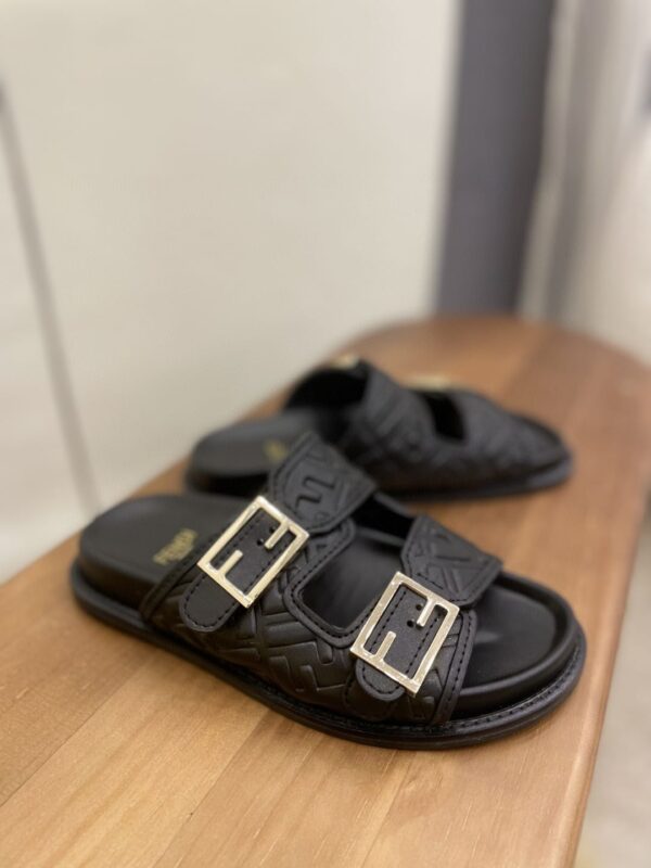Fendi Feel Slides Black For Women
