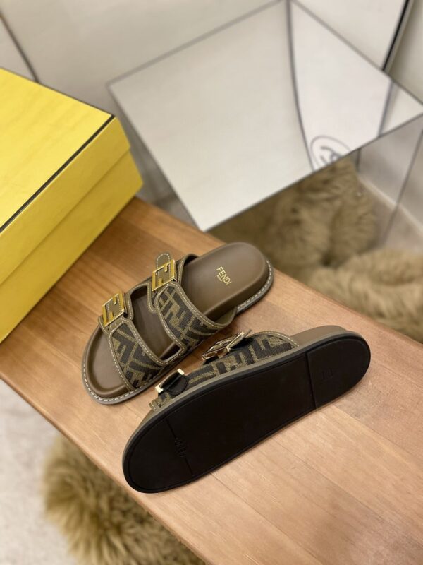 Fendi Feel Slides Brown For Women
