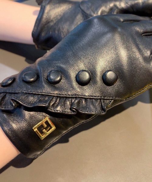 Fendi Gloves In Black