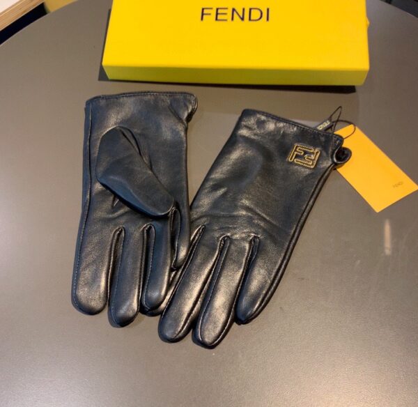 Fendi Gloves In Black