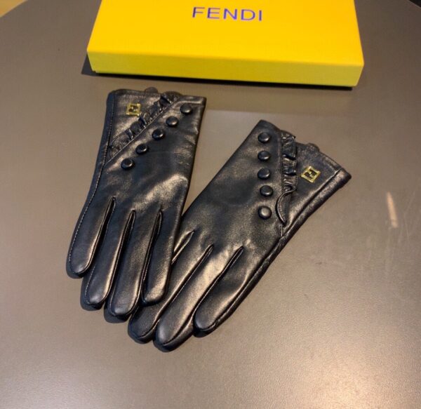 Fendi Gloves In Black