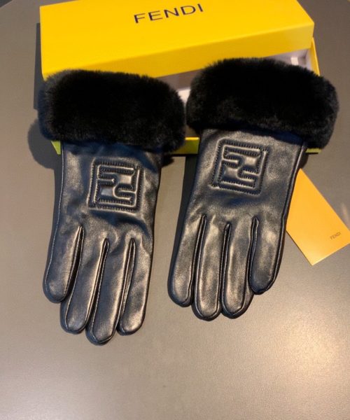 Fendi Gloves In Black