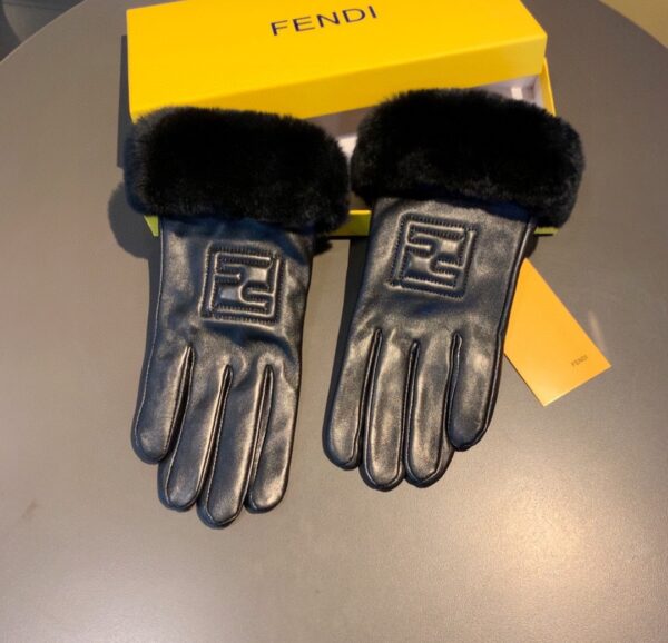 Fendi Gloves In Black