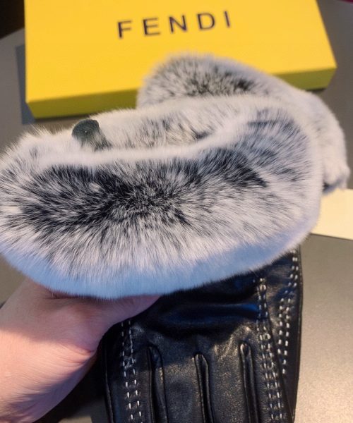 Fendi Gloves In Black