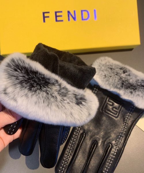 Fendi Gloves In Black