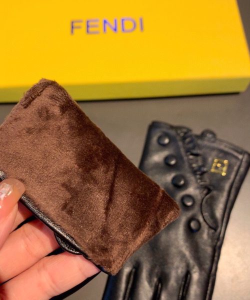 Fendi Gloves In Black