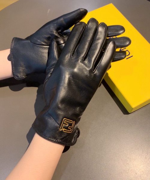 Fendi Gloves In Black