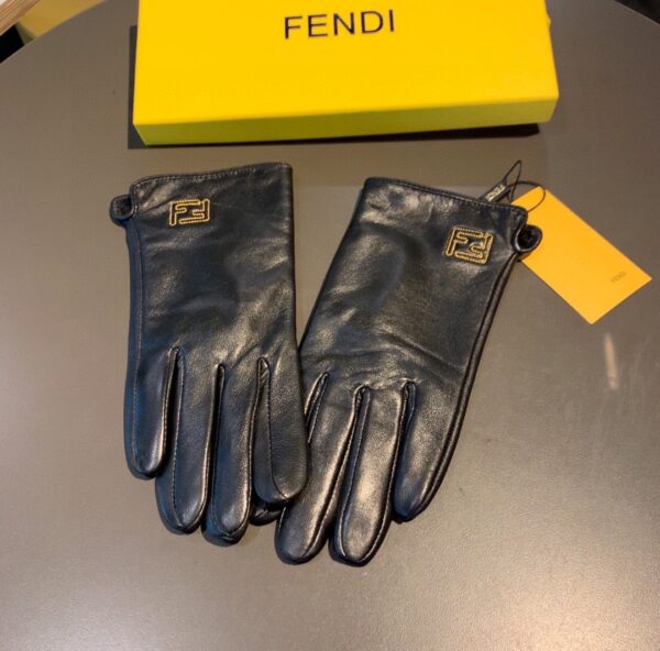 Fendi Gloves In Black