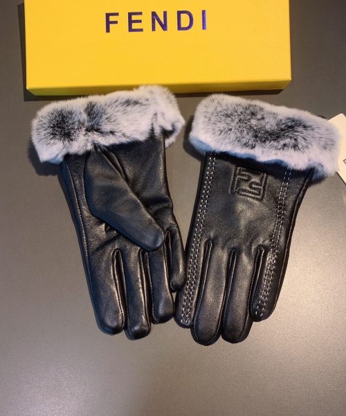 Fendi Gloves In Black