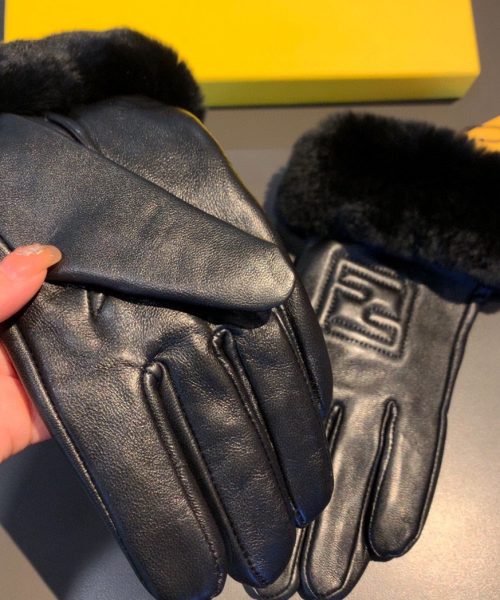 Fendi Gloves In Black
