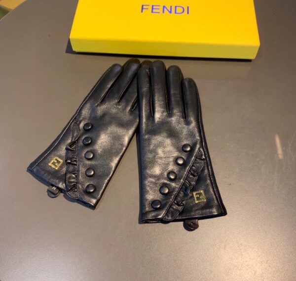 Fendi Gloves In Black