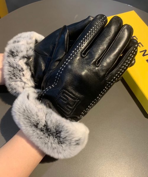Fendi Gloves In Black