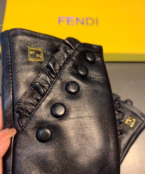 Fendi Gloves In Black