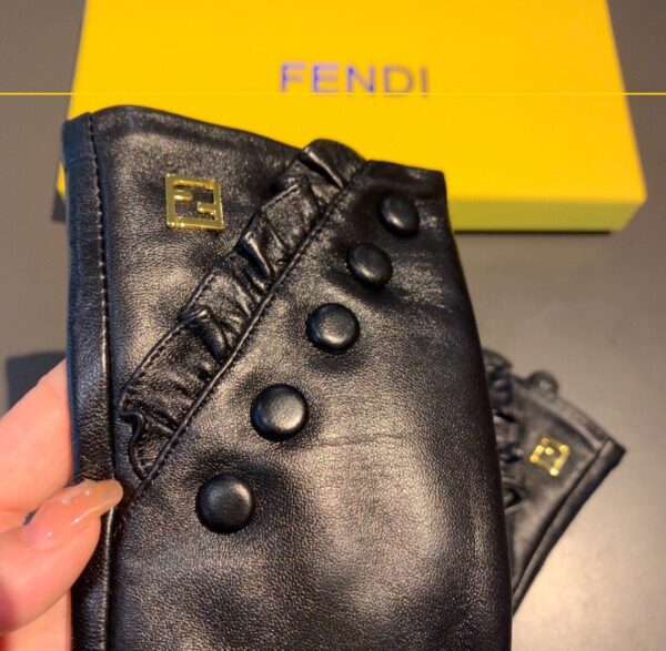 Fendi Gloves In Black