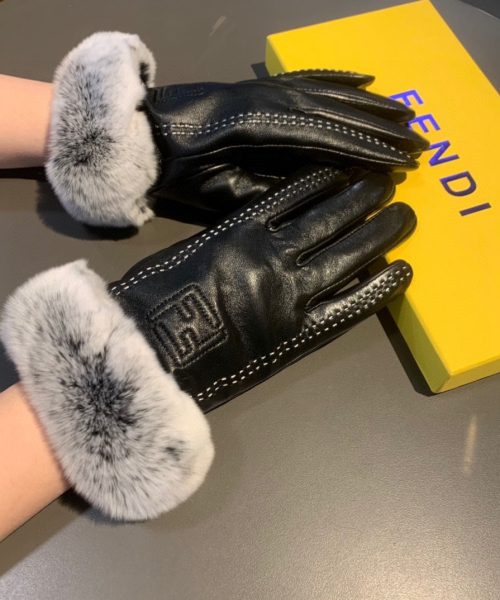 Fendi Gloves In Black