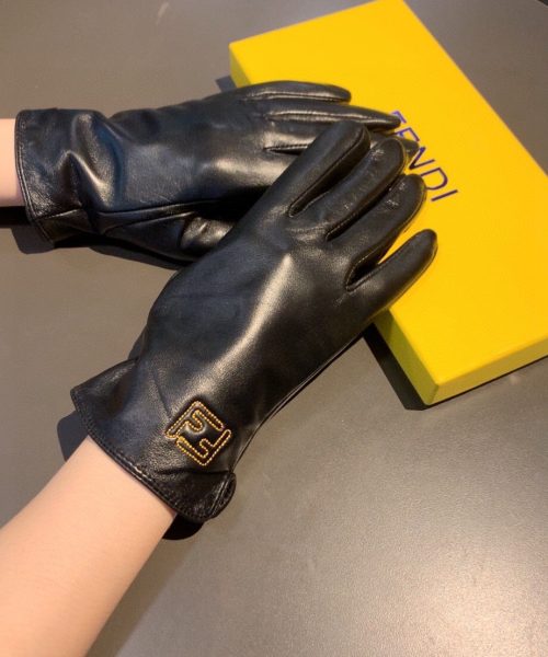 Fendi Gloves In Black