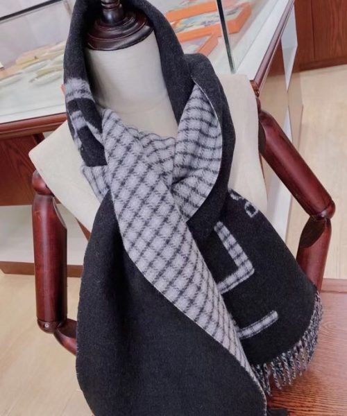 Fendi Grey Wool and Cashmere Scarf 180cm/71in FXT334AHR1F0QZ0 