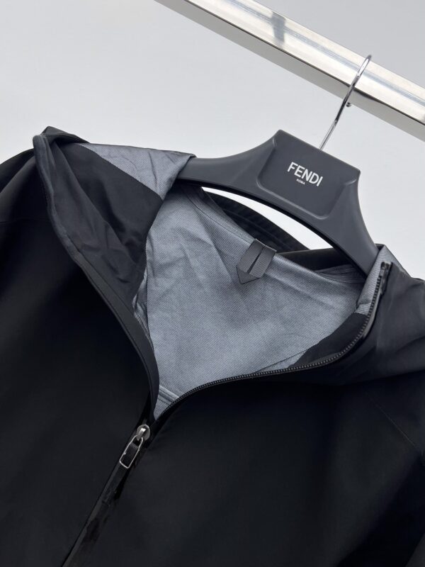 Fendi High-Quality ARC Ski Jacket Black For Women
