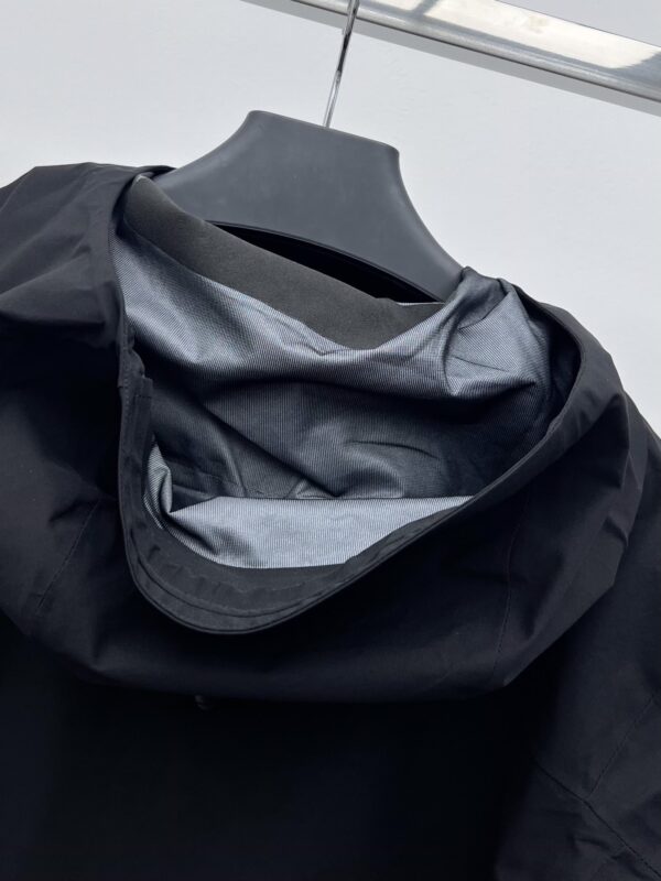 Fendi High-Quality ARC Ski Jacket Black For Women