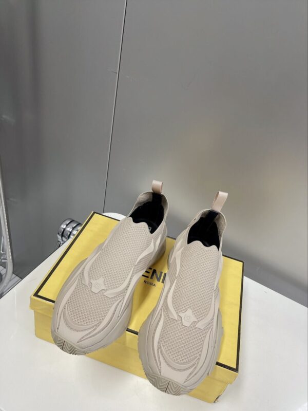 Fendi Low Trainers Sneakers Beige For Women 